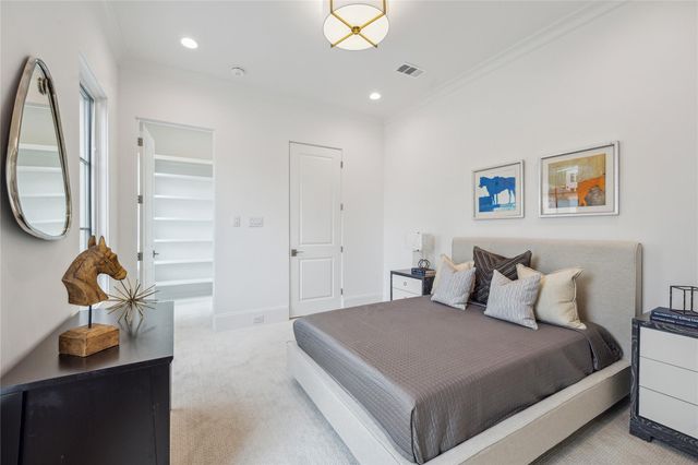 16 Wentworth Square Avenue, Houston, TX 77027
