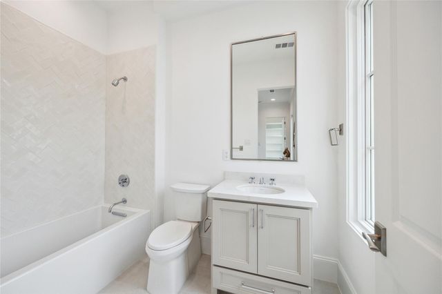 16 Wentworth Square Avenue, Houston, TX 77027