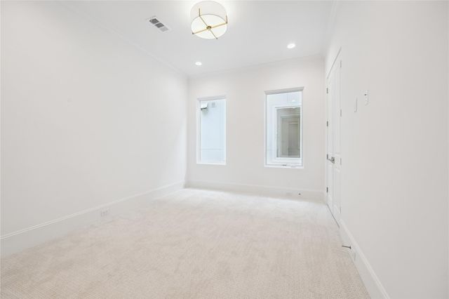 16 Wentworth Square Avenue, Houston, TX 77027