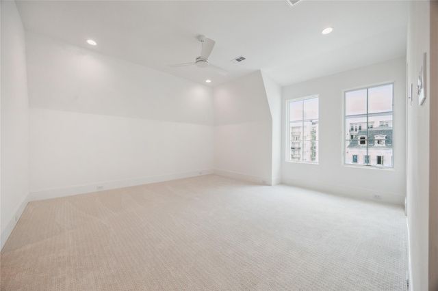 16 Wentworth Square Avenue, Houston, TX 77027