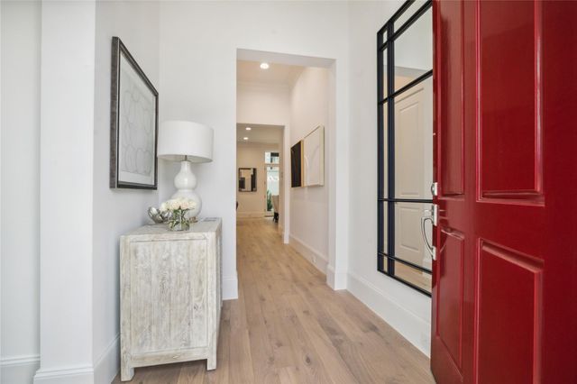 16 Wentworth Square Avenue, Houston, TX 77027