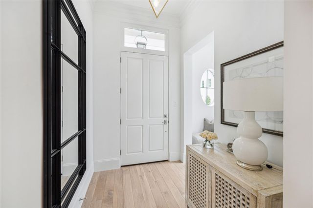 16 Wentworth Square Avenue, Houston, TX 77027