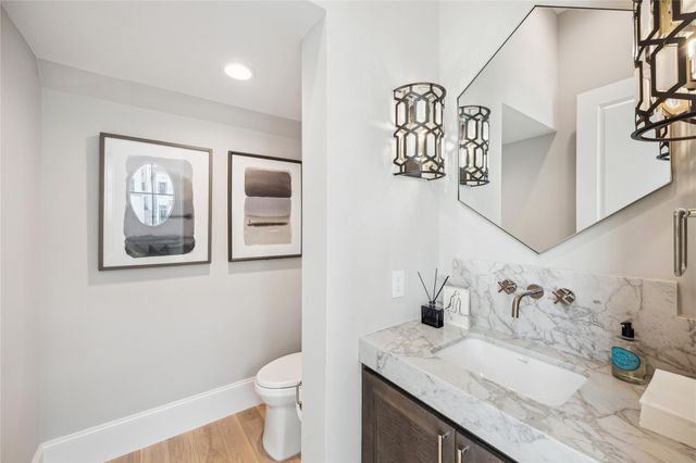16 Wentworth Square Avenue, Houston, TX 77027