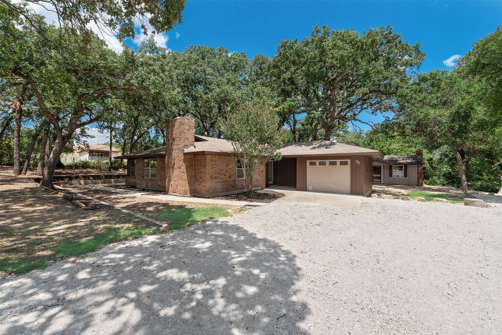294 Thomas Len Road, Azle, TX 76020 — exterior