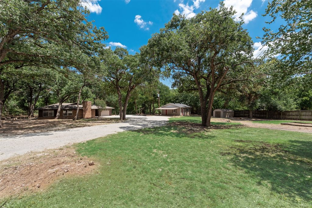 294 Thomas Len Road, Azle, TX 76020 — photo 2