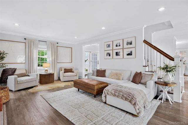 11 Cedar Place, Garden City, NY 11530