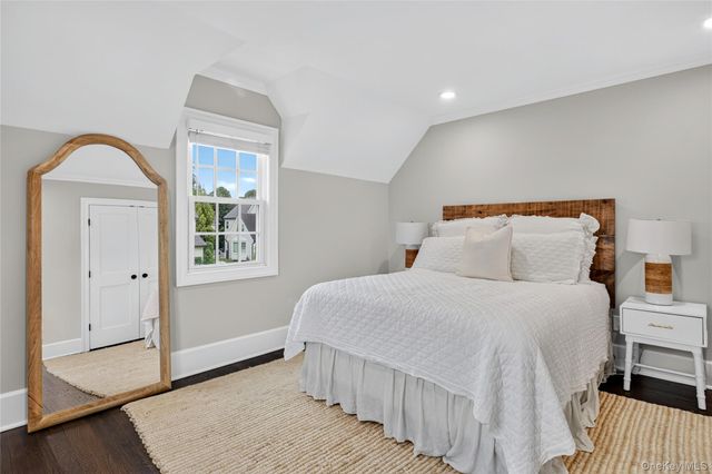 11 Cedar Place, Garden City, NY 11530