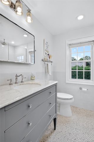 11 Cedar Place, Garden City, NY 11530