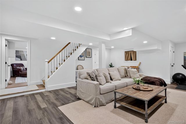 11 Cedar Place, Garden City, NY 11530