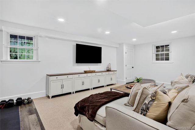 11 Cedar Place, Garden City, NY 11530