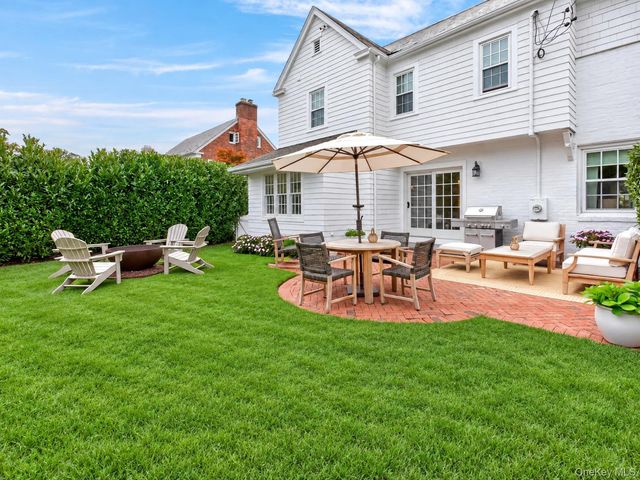 11 Cedar Place, Garden City, NY 11530