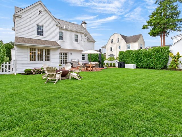 11 Cedar Place, Garden City, NY 11530