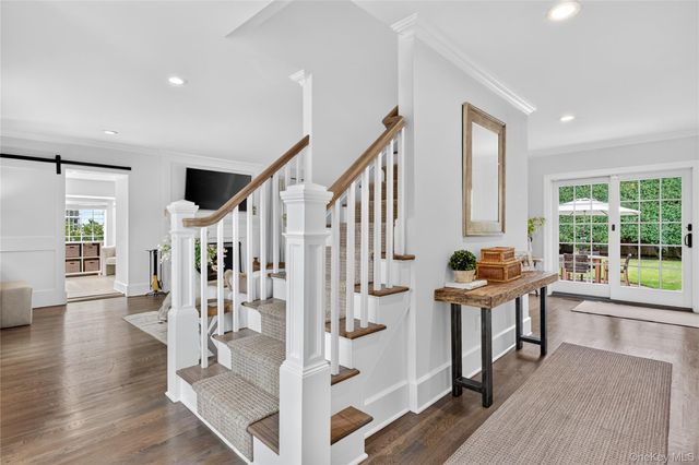11 Cedar Place, Garden City, NY 11530