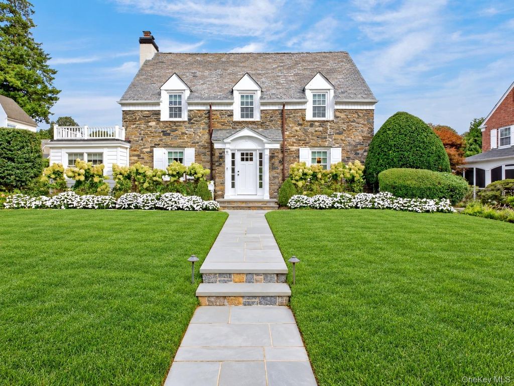 11 Cedar Place, Garden City, NY 11530 — exterior