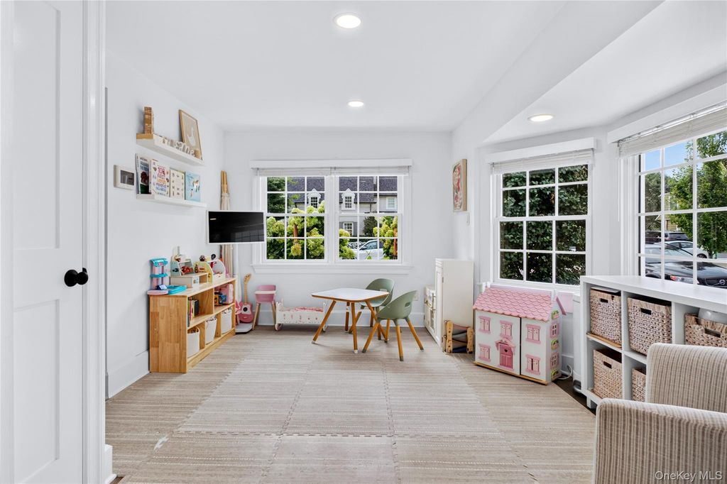 11 Cedar Place, Garden City, NY 11530 — photo 5