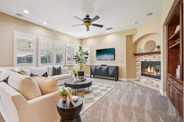 1408 Grovewood Ln, Roseville, CA 95747