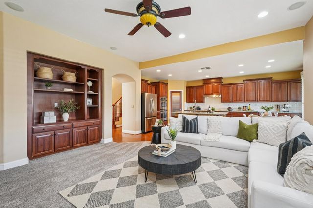 1408 Grovewood Ln, Roseville, CA 95747