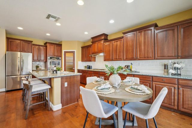 1408 Grovewood Ln, Roseville, CA 95747