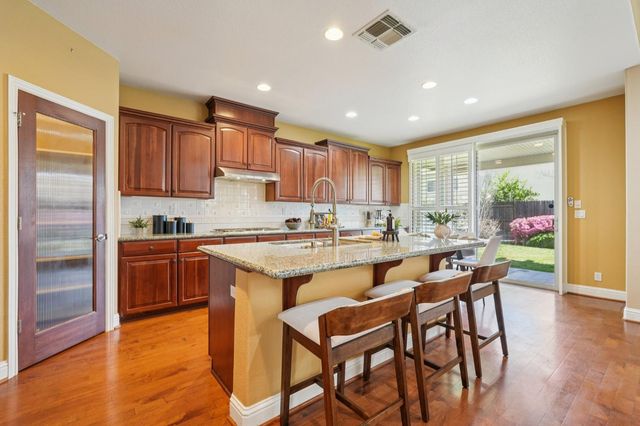 1408 Grovewood Ln, Roseville, CA 95747