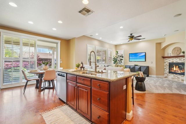 1408 Grovewood Ln, Roseville, CA 95747