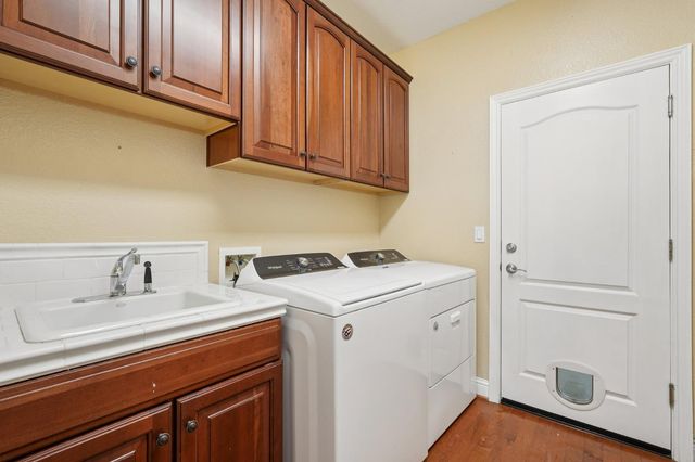 1408 Grovewood Ln, Roseville, CA 95747