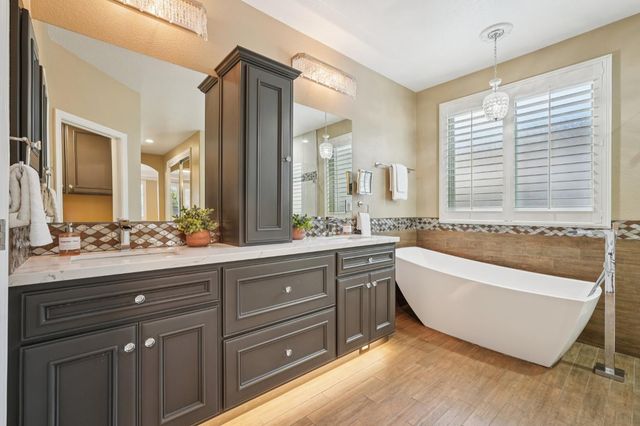 1408 Grovewood Ln, Roseville, CA 95747