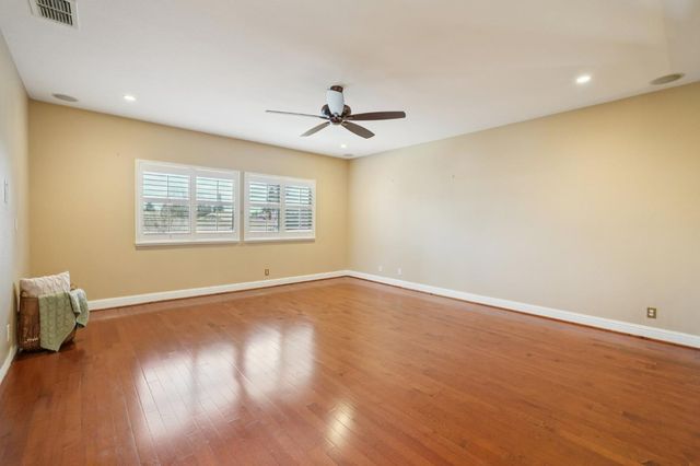 1408 Grovewood Ln, Roseville, CA 95747