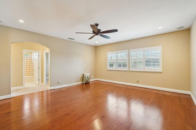 1408 Grovewood Ln, Roseville, CA 95747