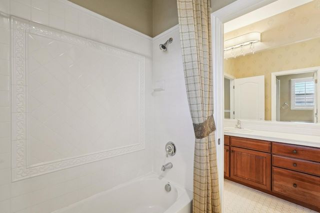 1408 Grovewood Ln, Roseville, CA 95747