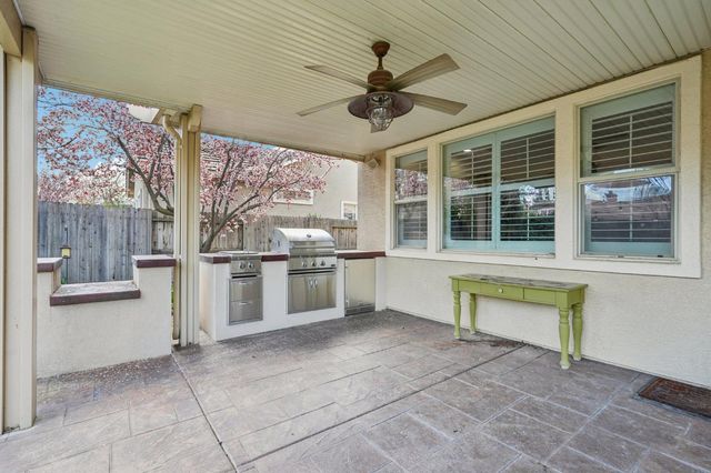 1408 Grovewood Ln, Roseville, CA 95747