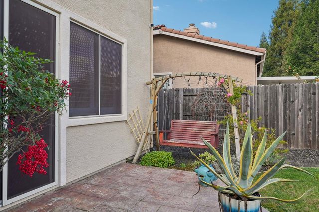 1408 Grovewood Ln, Roseville, CA 95747