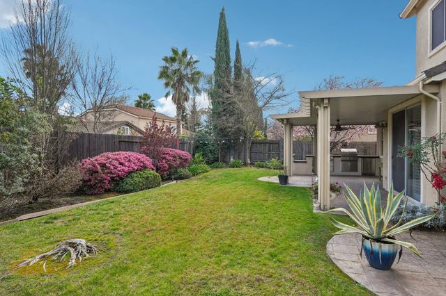 1408 Grovewood Ln, Roseville, CA 95747