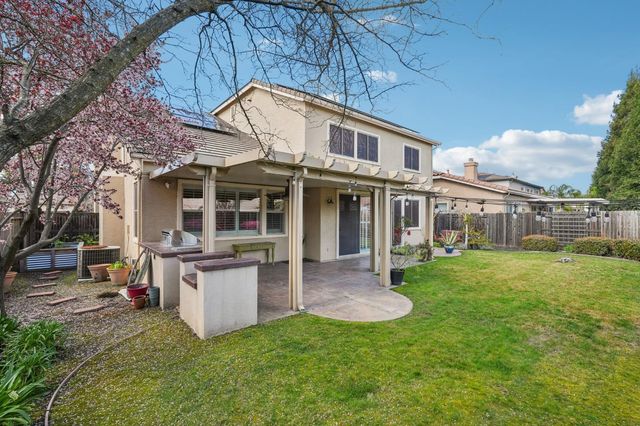 1408 Grovewood Ln, Roseville, CA 95747