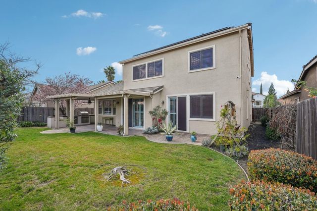 1408 Grovewood Ln, Roseville, CA 95747