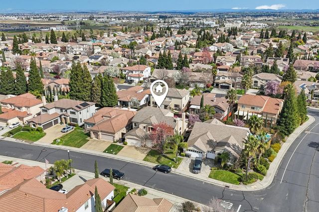 1408 Grovewood Ln, Roseville, CA 95747