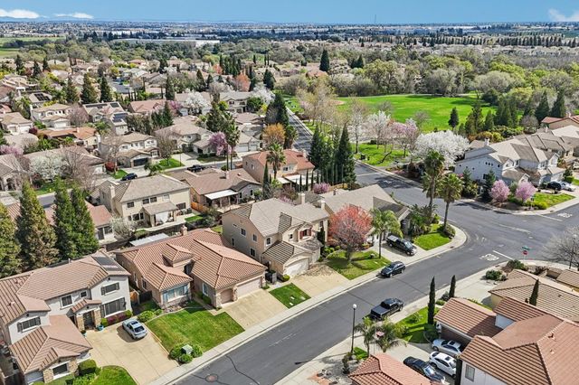 1408 Grovewood Ln, Roseville, CA 95747