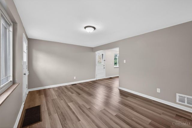6331 Stover Avenue, Golf Manor, OH 45251