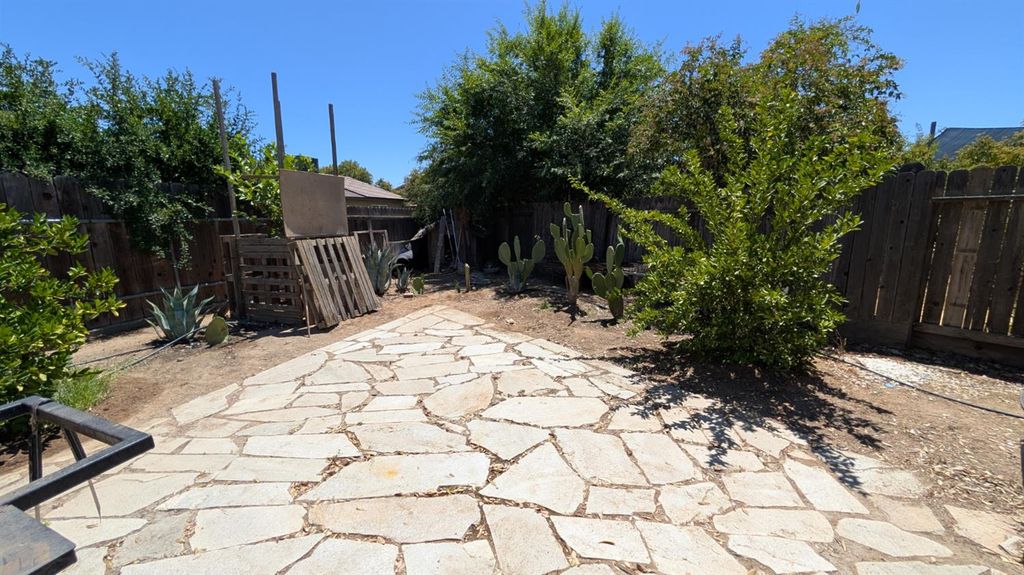 Image 3 of property listing at 1650 Jaden Court, Madera, CA 93638