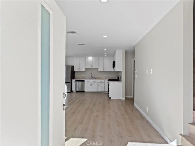 7318 Leescott Avenue, Lake Balboa, CA 91406