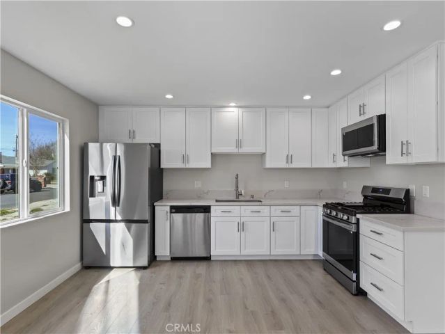 7318 Leescott Avenue, Lake Balboa, CA 91406