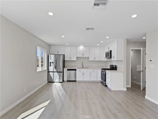 7318 Leescott Avenue, Lake Balboa, CA 91406