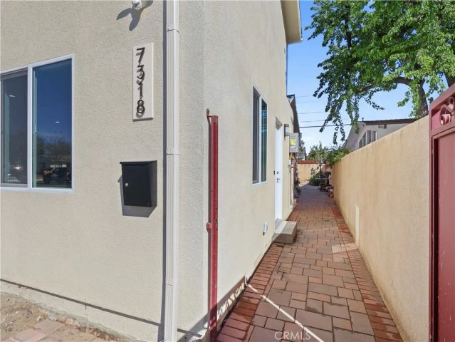 7318 Leescott Avenue, Lake Balboa, CA 91406