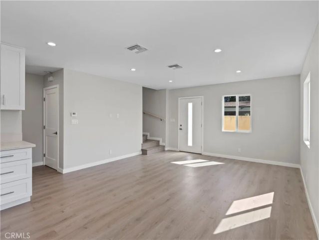7318 Leescott Avenue, Lake Balboa, CA 91406