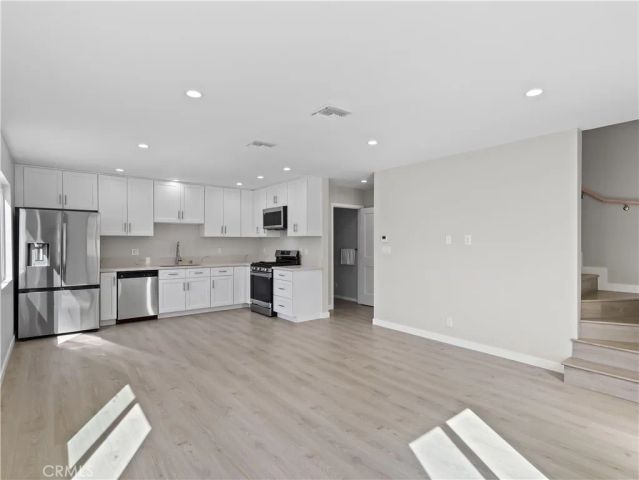 7318 Leescott Avenue, Lake Balboa, CA 91406