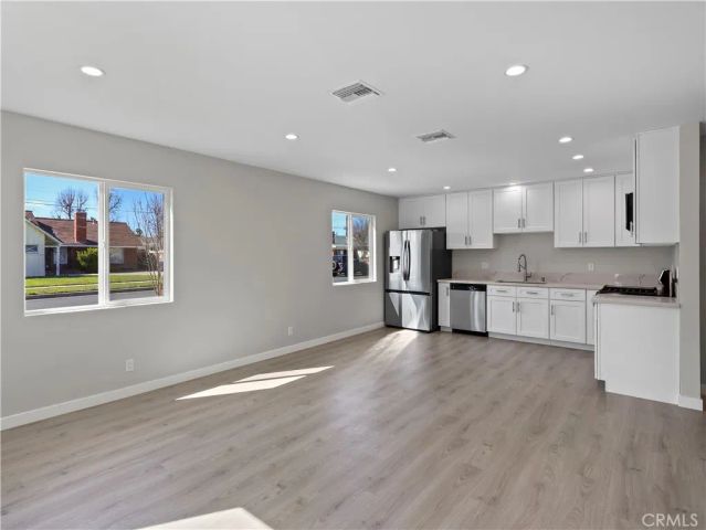 7318 Leescott Avenue, Lake Balboa, CA 91406