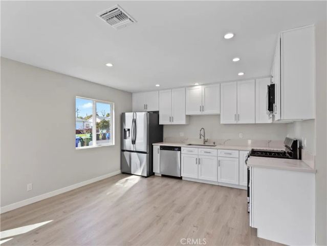 7318 Leescott Avenue, Lake Balboa, CA 91406