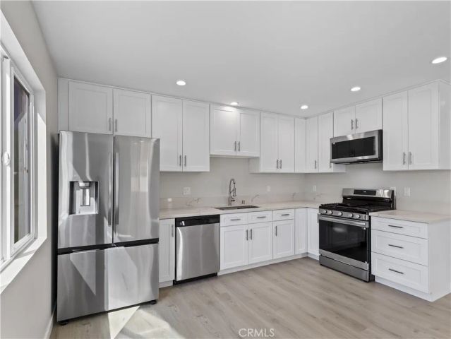 7318 Leescott Avenue, Lake Balboa, CA 91406