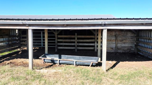 596 County Road 3057, Crockett, TX 75835