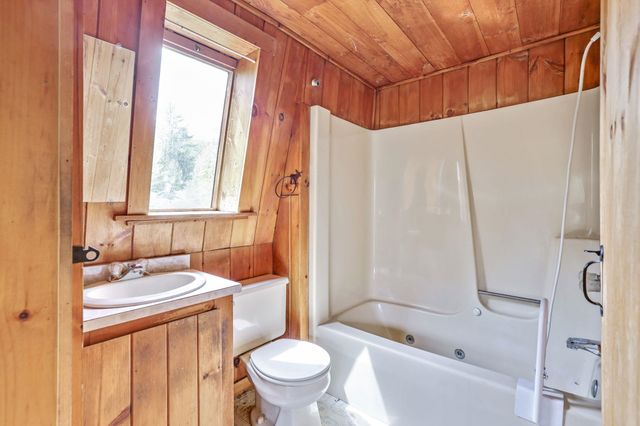 51 Ingersoll Lane, Barton, VT 05822