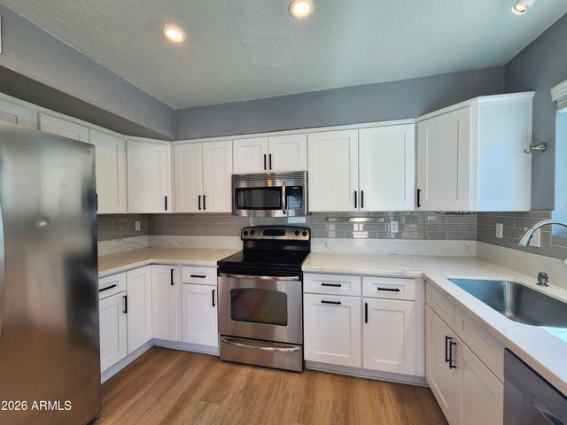 405 S SEAWYNDS Boulevard, Gilbert, AZ 85233